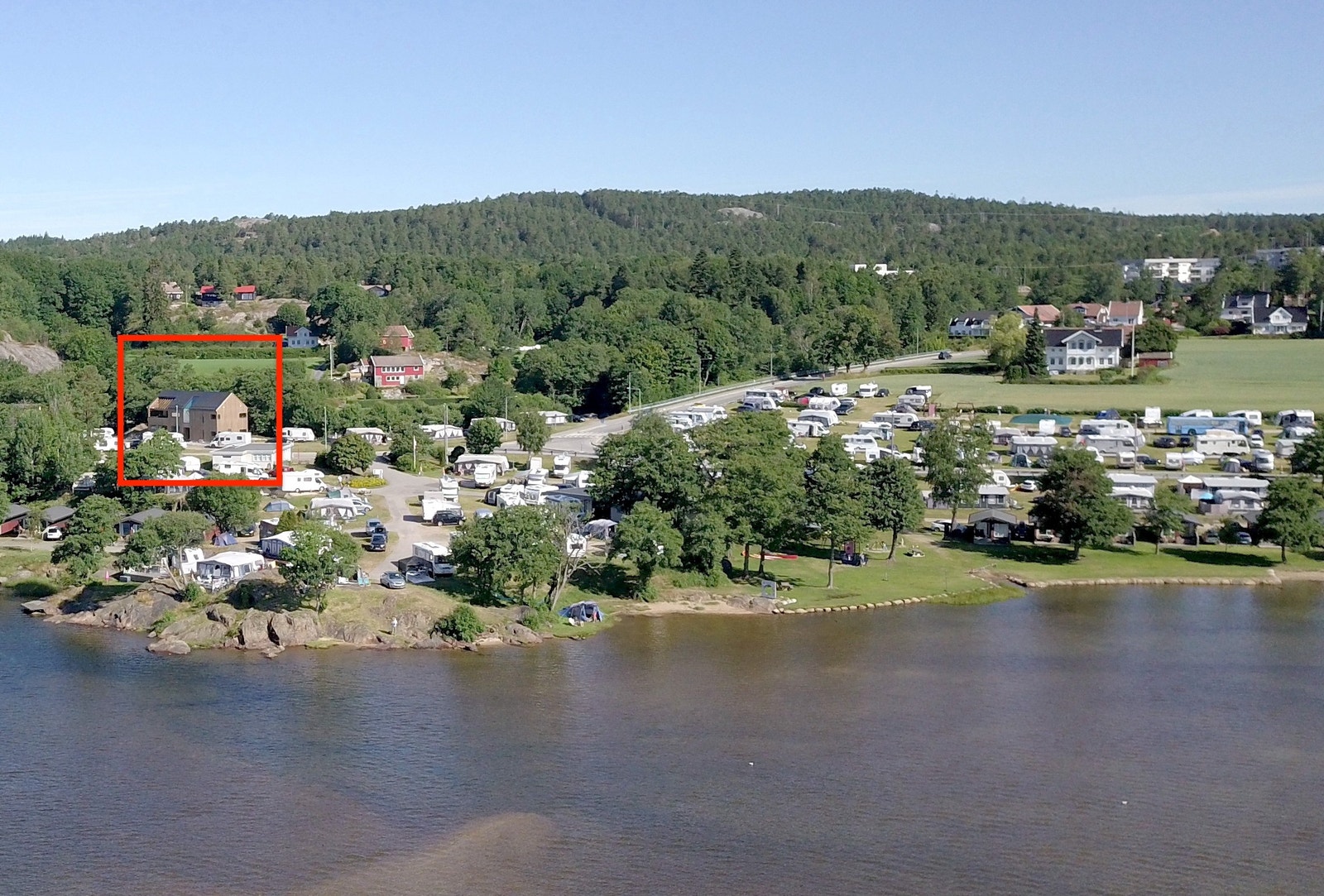 Nærhet til sjøen og badestrand. Galleribilde