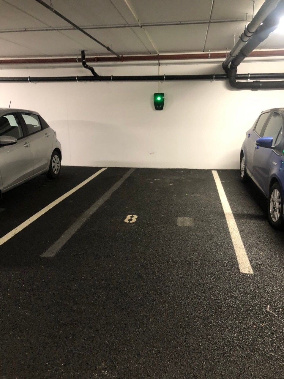 Parkeringsplass i underetasje m/elbillader Galleribilde