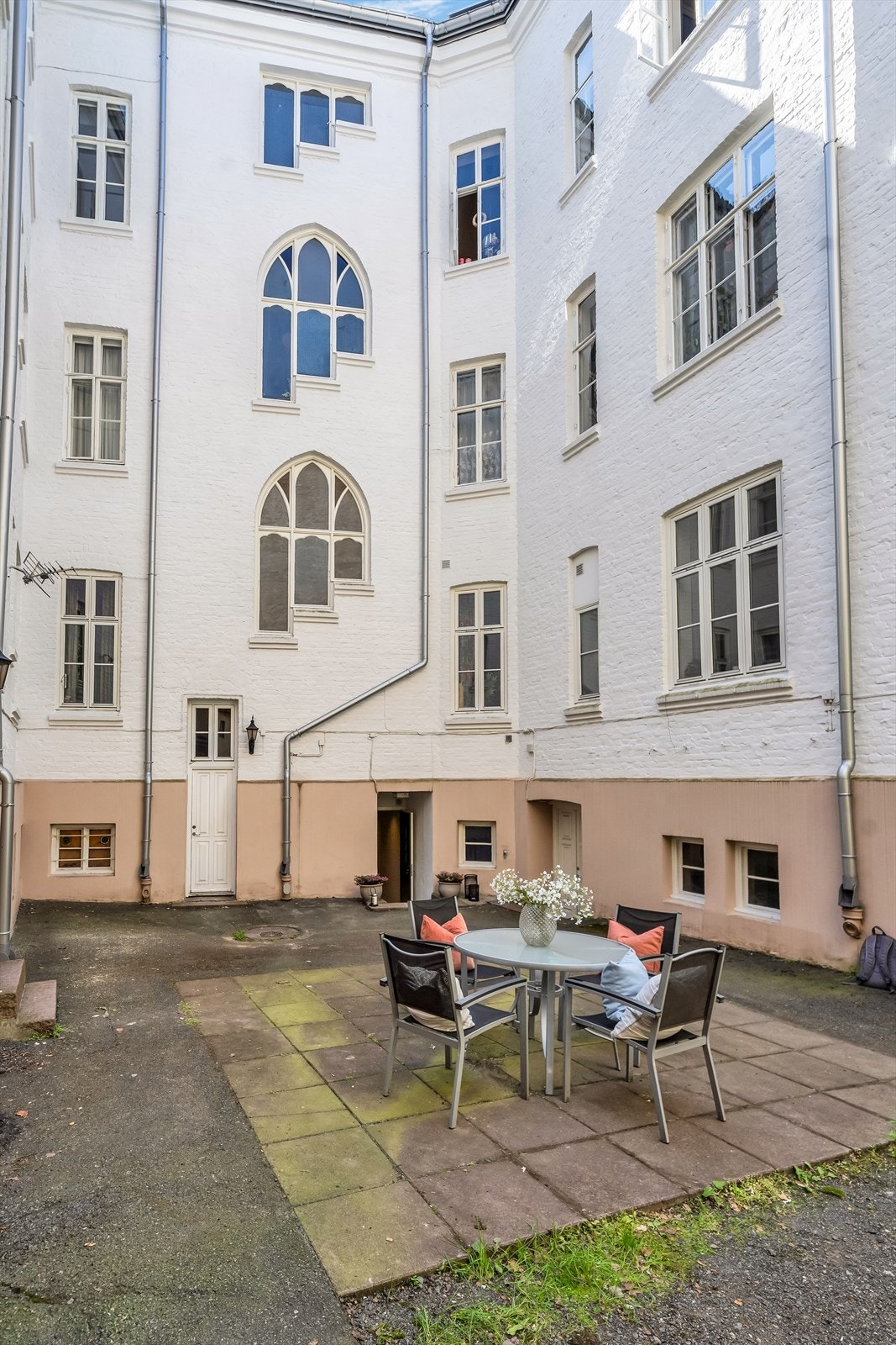 Trivelig bakgård til bruk for beboere Galleribilde
