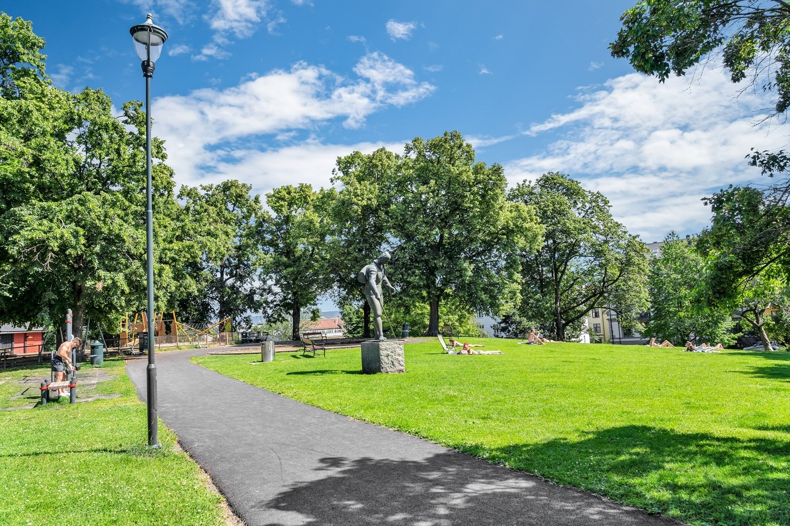 Uranienborgparken ligger i umiddelbar nærhet Galleribilde
