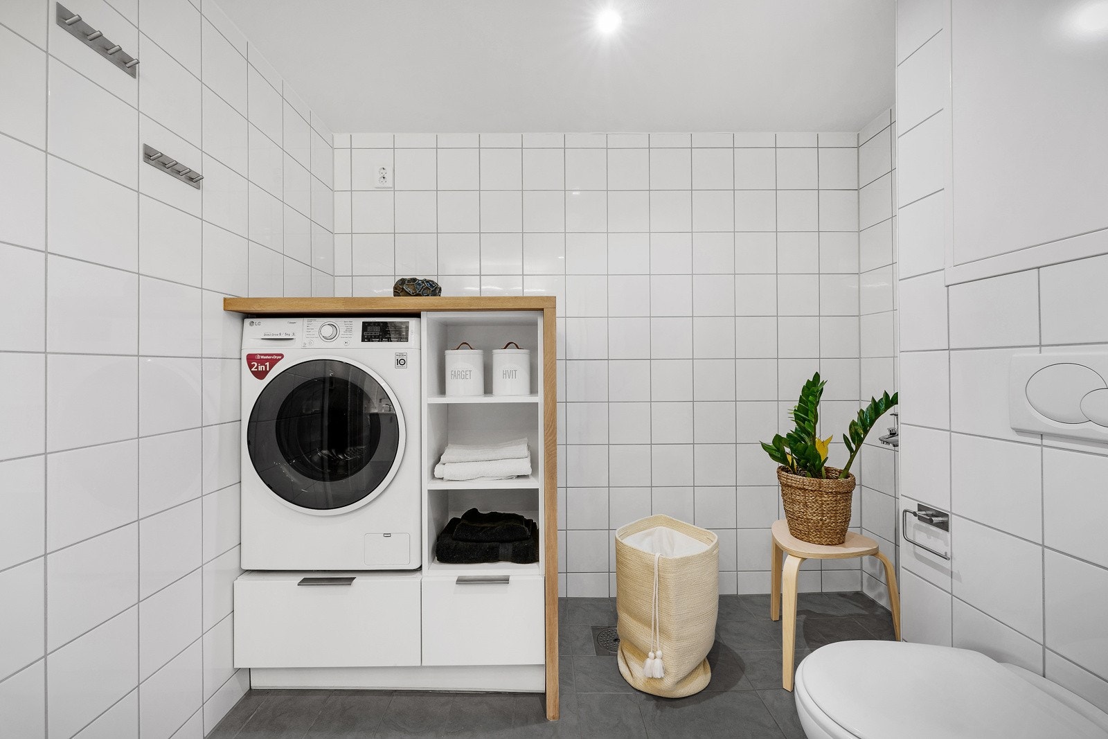 Opplegg for vaskemaskin i egen nisje Galleribilde