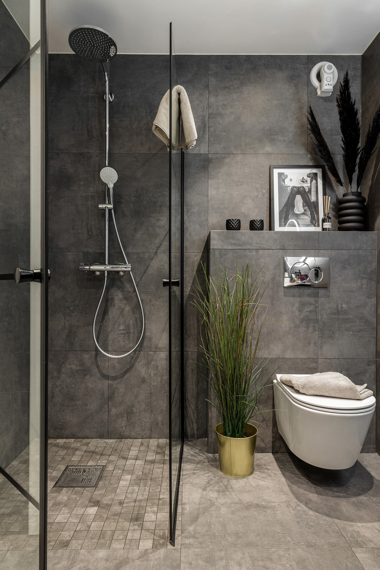 - Badet er 5,9 kvm - Galleribilde