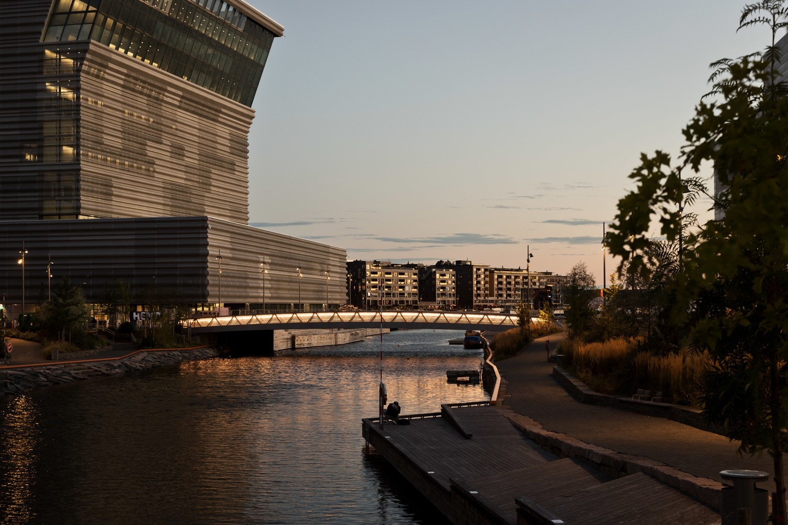 Du er også bare en rask gåtur unna det som kalles Nord-Europas mest moderne bydel - Bjørvika/Sørenga. Galleribilde