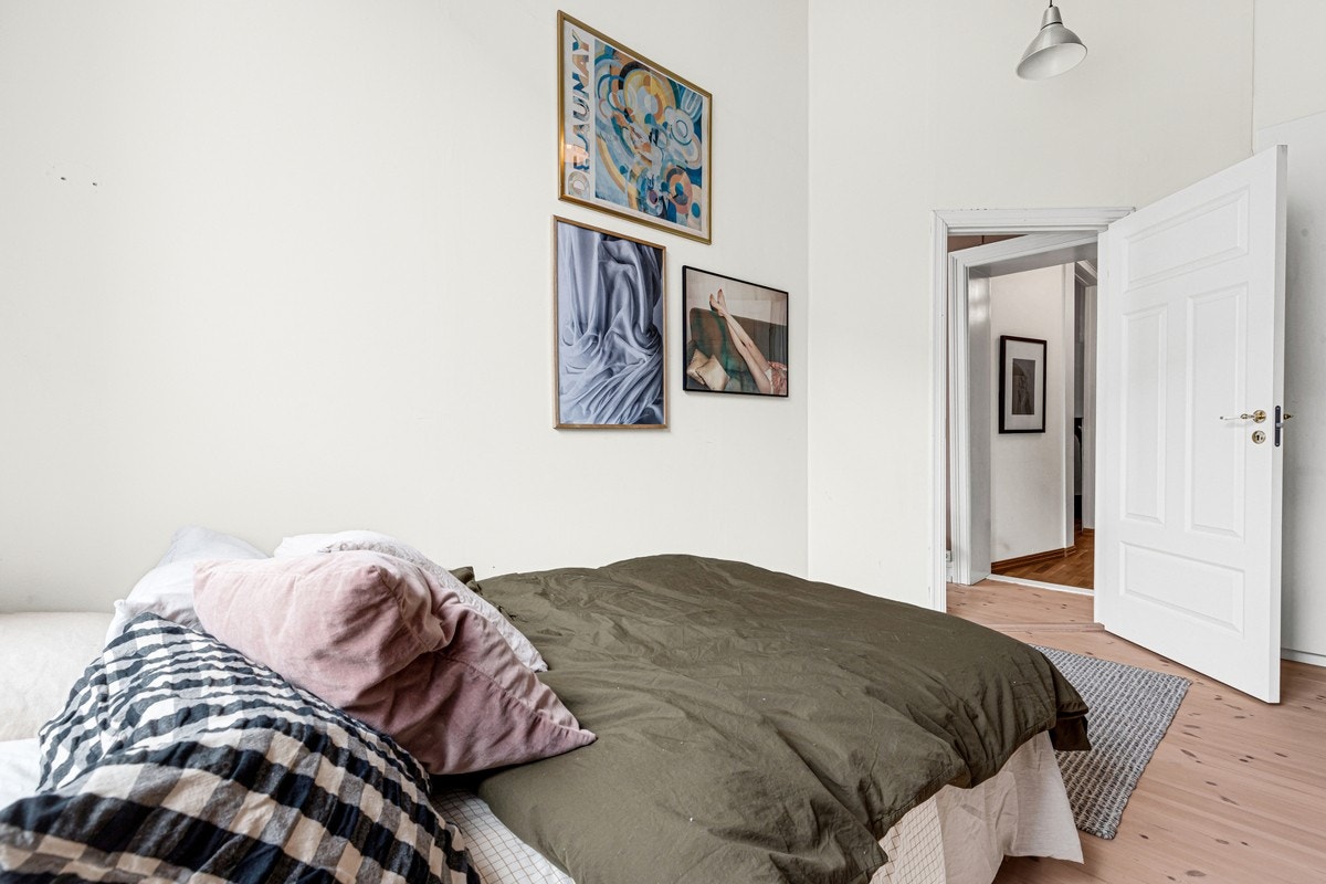 Rommet passer fint som barnerom, kontor eller gjesterom.gjesterom. Galleribilde