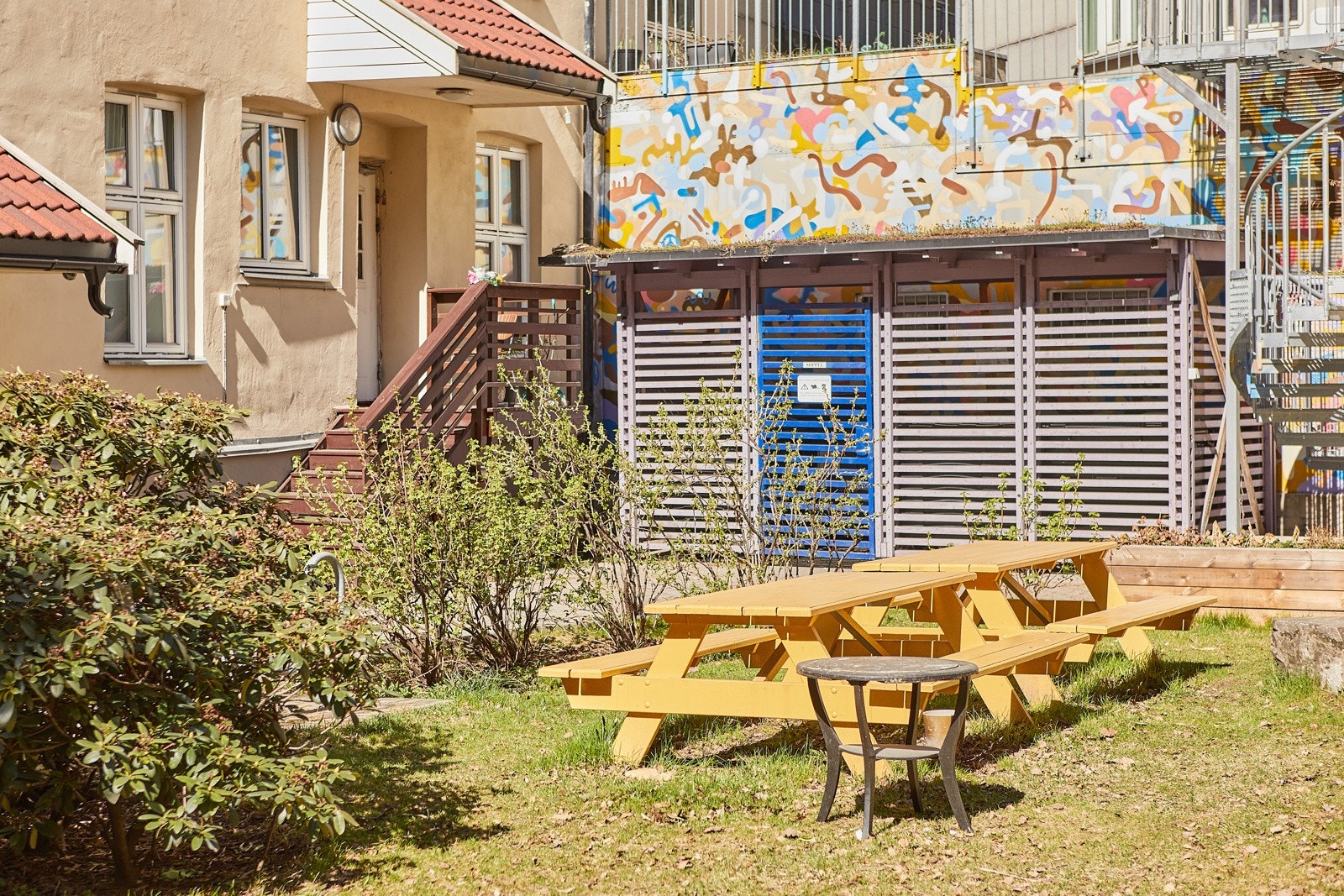 Flott og opparbeidet gårdsrom med gode solforhold. Galleribilde