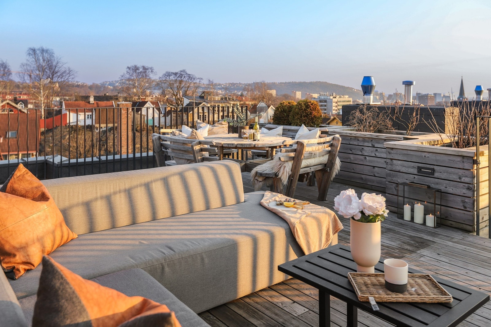 Leiligheten har enkel tilgang via heis opp til en fantastisk felles takterrasse som virkelig må oppleves! Galleribilde