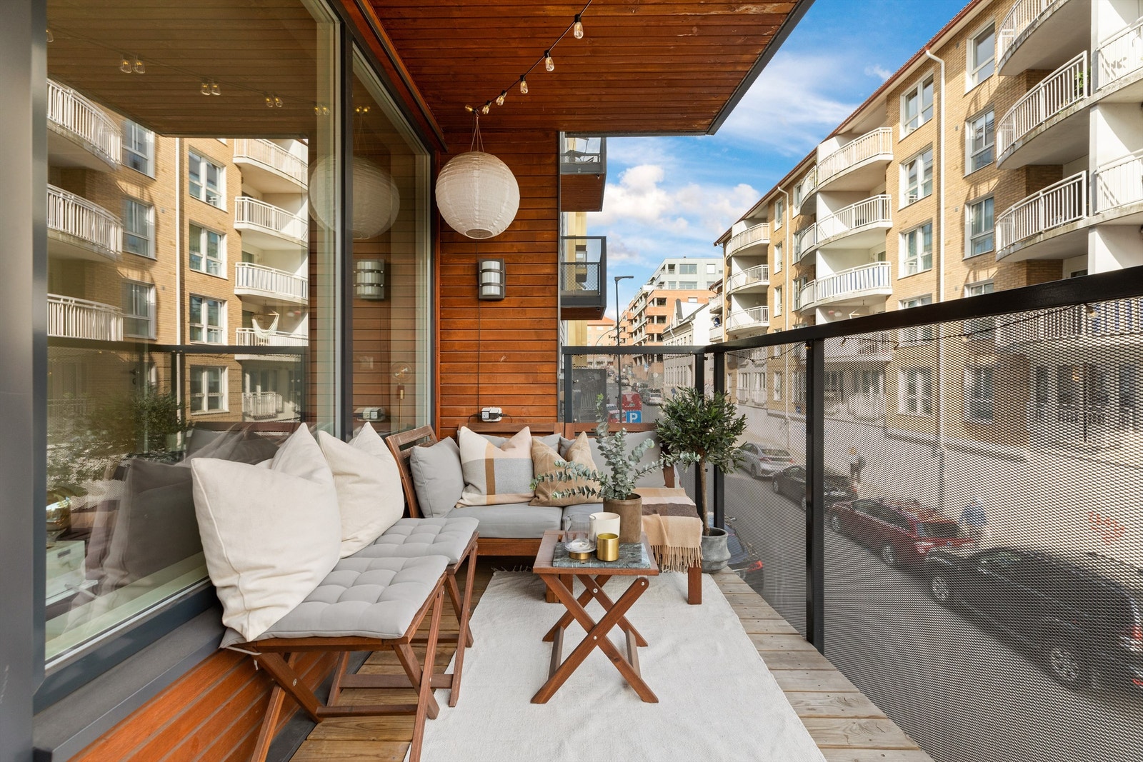 Her har du solen fra rundt kl 10 til 16 midtsommers i følge selger. Galleribilde