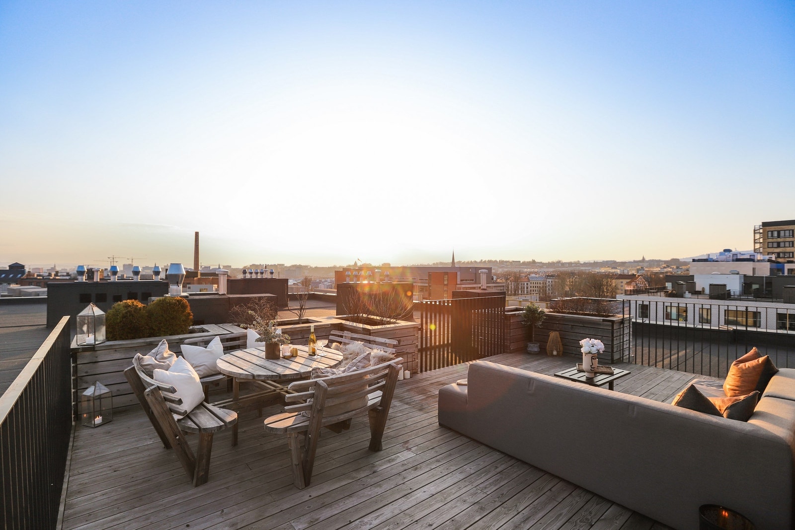 Leiligheten har enkel tilgang via heis opp til en fantastisk felles takterrasse som virkelig må oppleves! Galleribilde