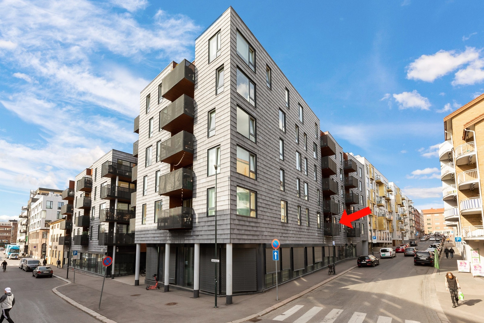 Leilighet beliggende i 2. etasje i boligbygg over 6 etasjer, samt kjeller oppført i 2016. Galleribilde