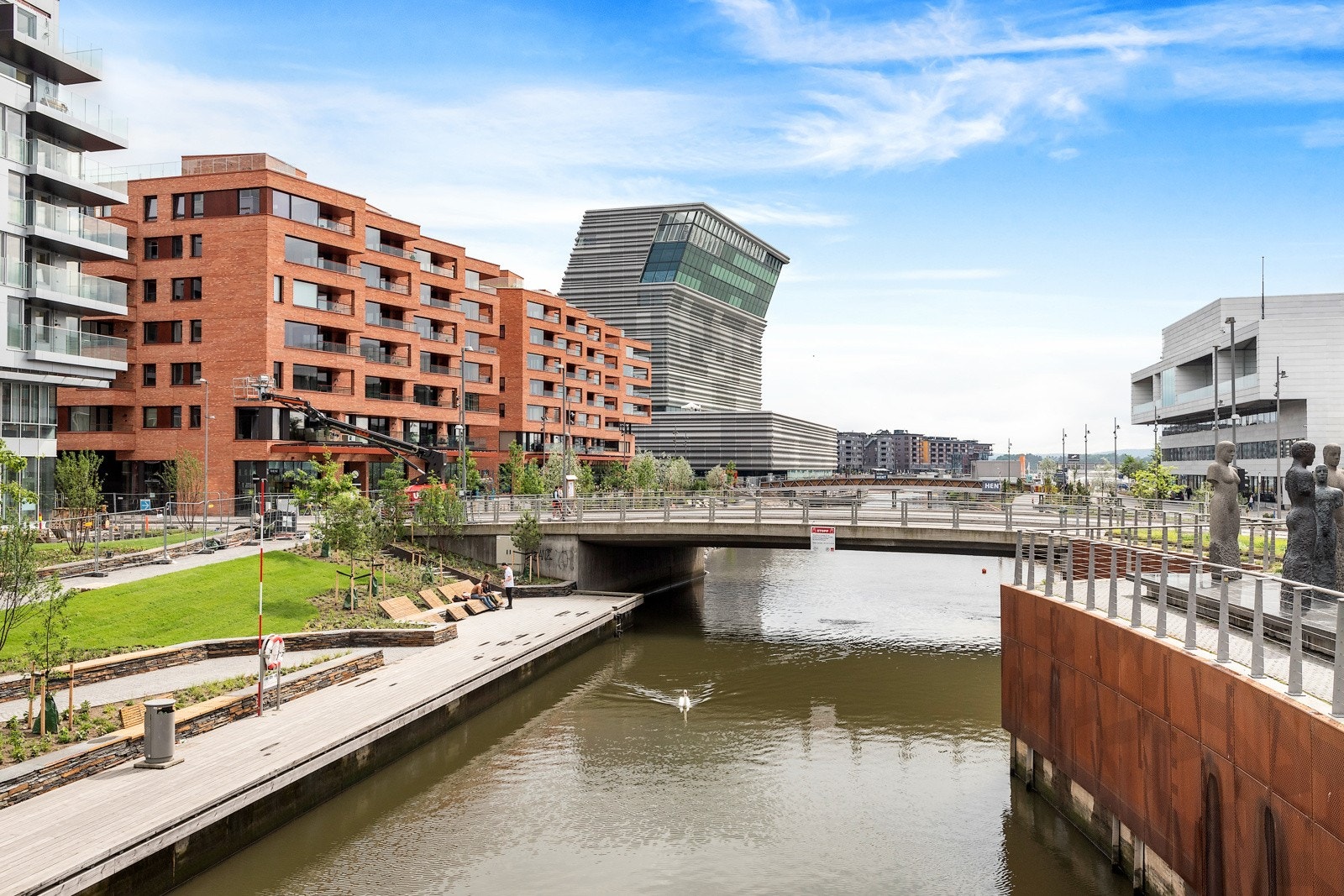 Idyllisk og sentral beliggenhet med kort vei til Bjørvika, Sørenga, off. kommunikasjon og alt byen har å tilby Galleribilde