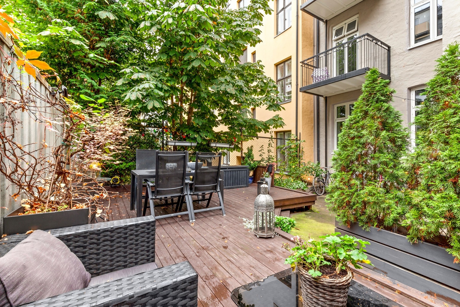 Hyggelig bakgård! Styret er i gang med å planlegge oppgradering av fellesområdene i bakgården. Galleribilde