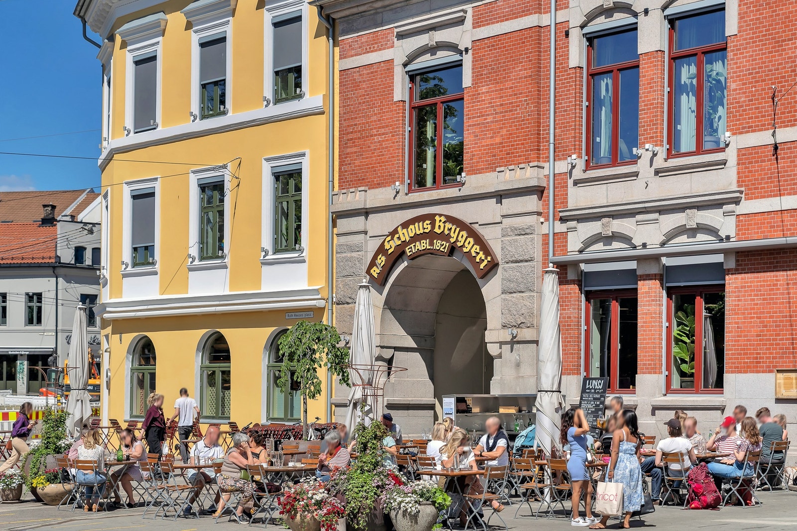 Grünerløkka er kjent for sine mange, hyggelige uteserveringer sommerstid. Galleribilde