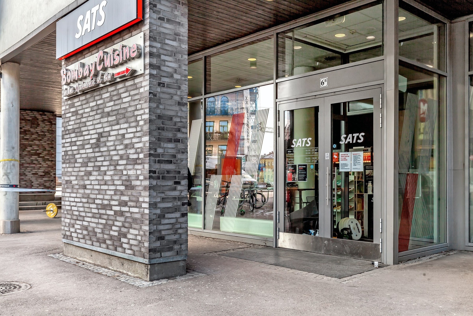 Ringnes Park er et par minutters gange unna. Her finner du SATS, apotek, kino, frisør m.v. Galleribilde