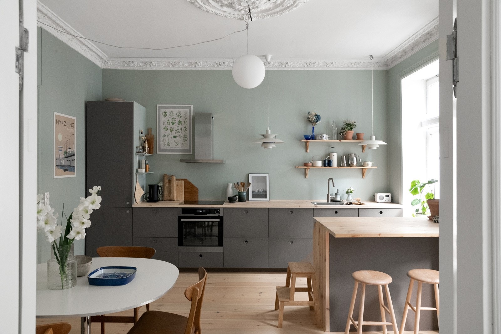 Leiligheten fremstår lekker og moderne med lite bruksslitasje. Galleribilde
