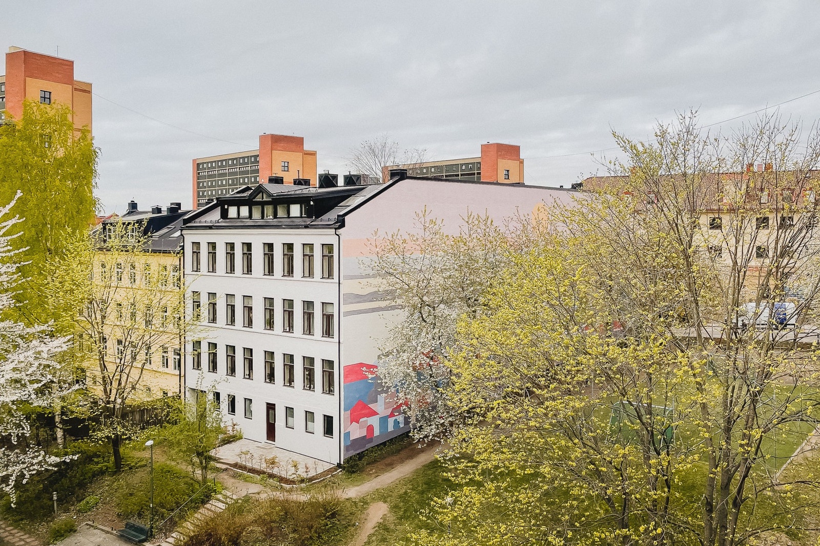 Området har en stille og rolig plassering på et høydedrag uten gjennomgangstrafikk. Galleribilde
