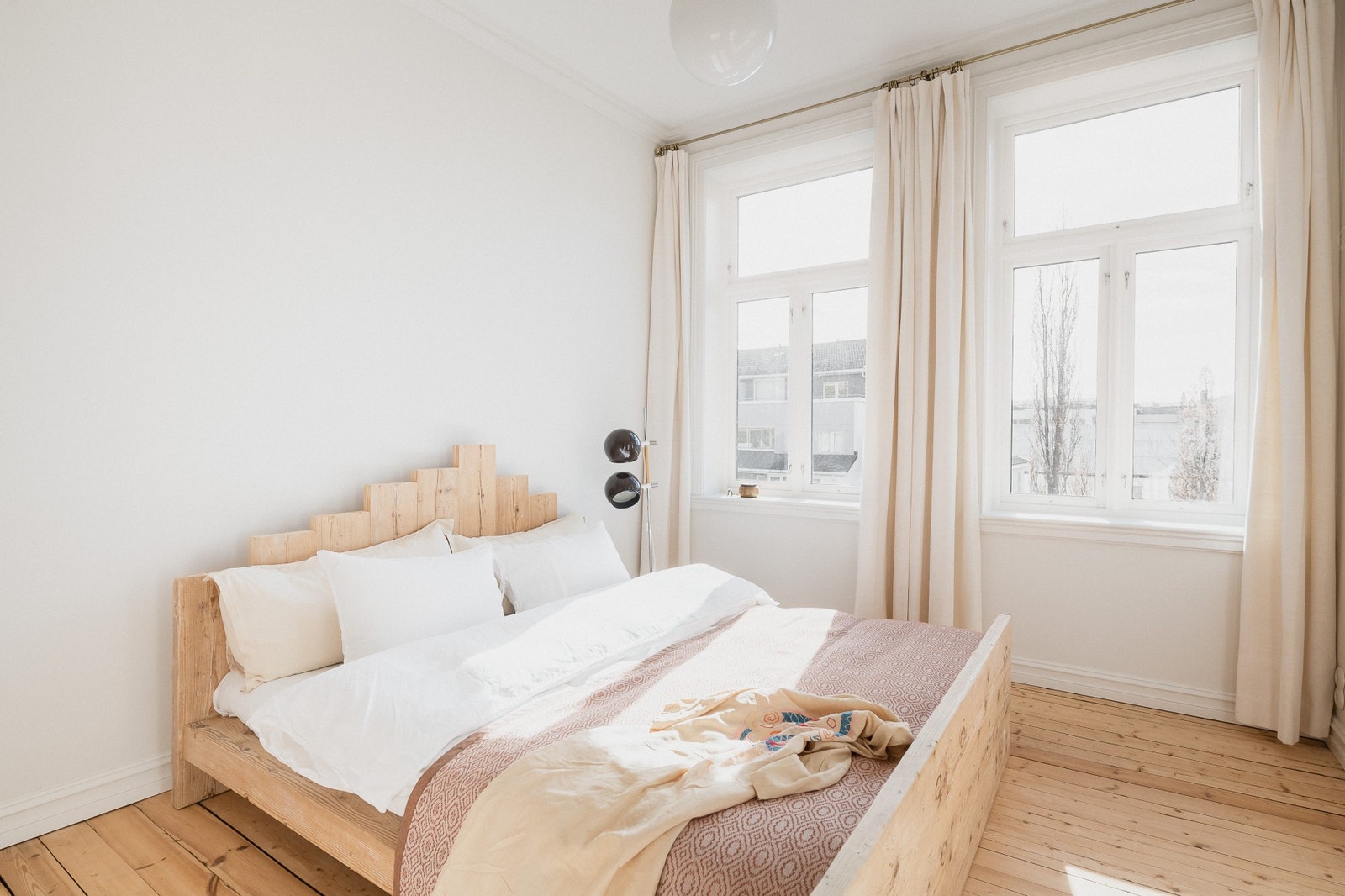 Glatte vegger har Fermacell
fibergips med KEIM dolomittsparkel for bedre inneklima. Galleribilde