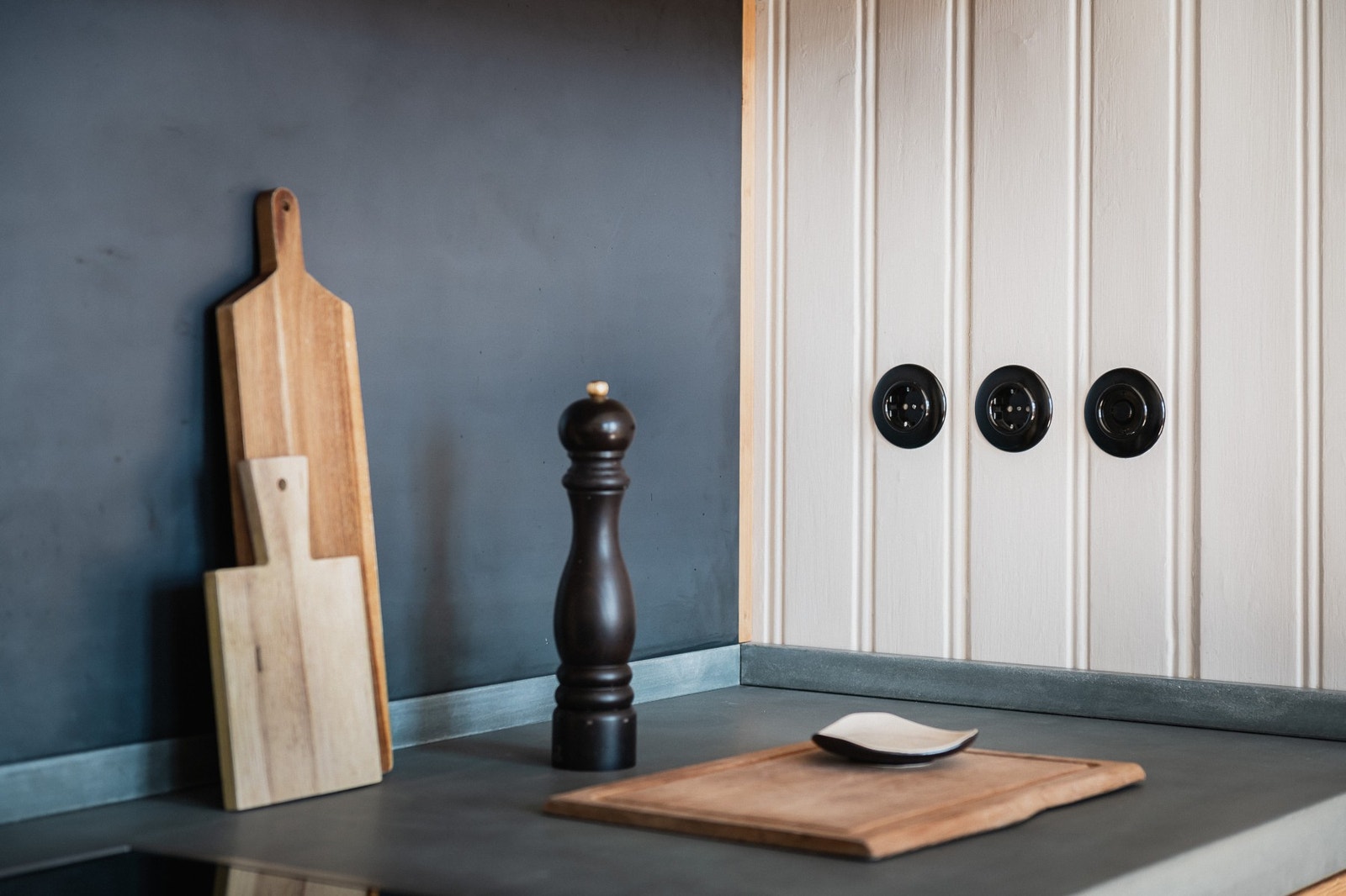 Skjult elektrisk anlegg med THPG brytere og uttak. Galleribilde