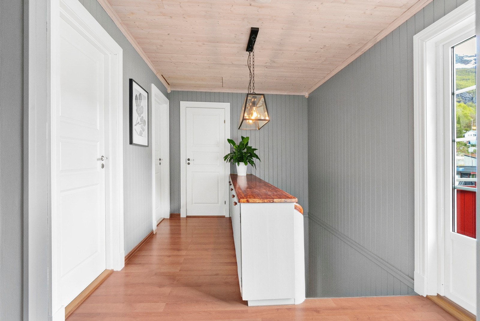 I 2.etg. er det innredet med 4 soverom bad og WC - her er også adkomst til balkong i fasade mot øst Galleribilde