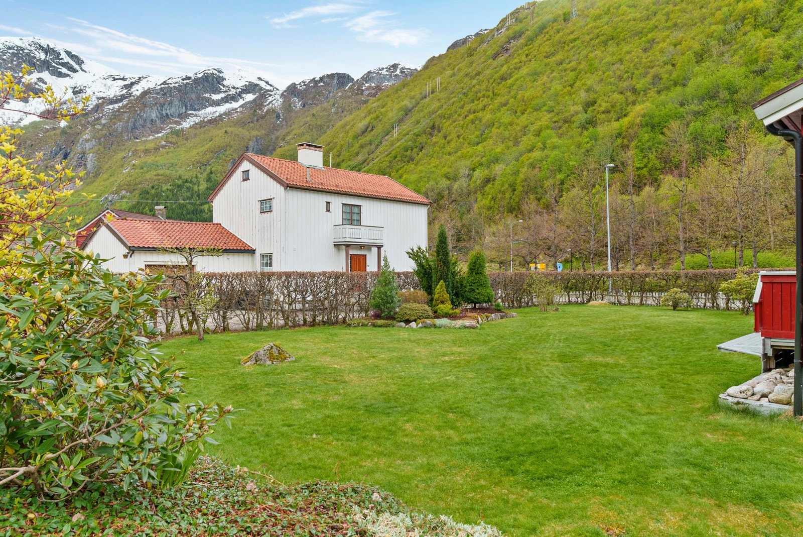 Hagen er godt skjemert mot innsyn fra gata Galleribilde