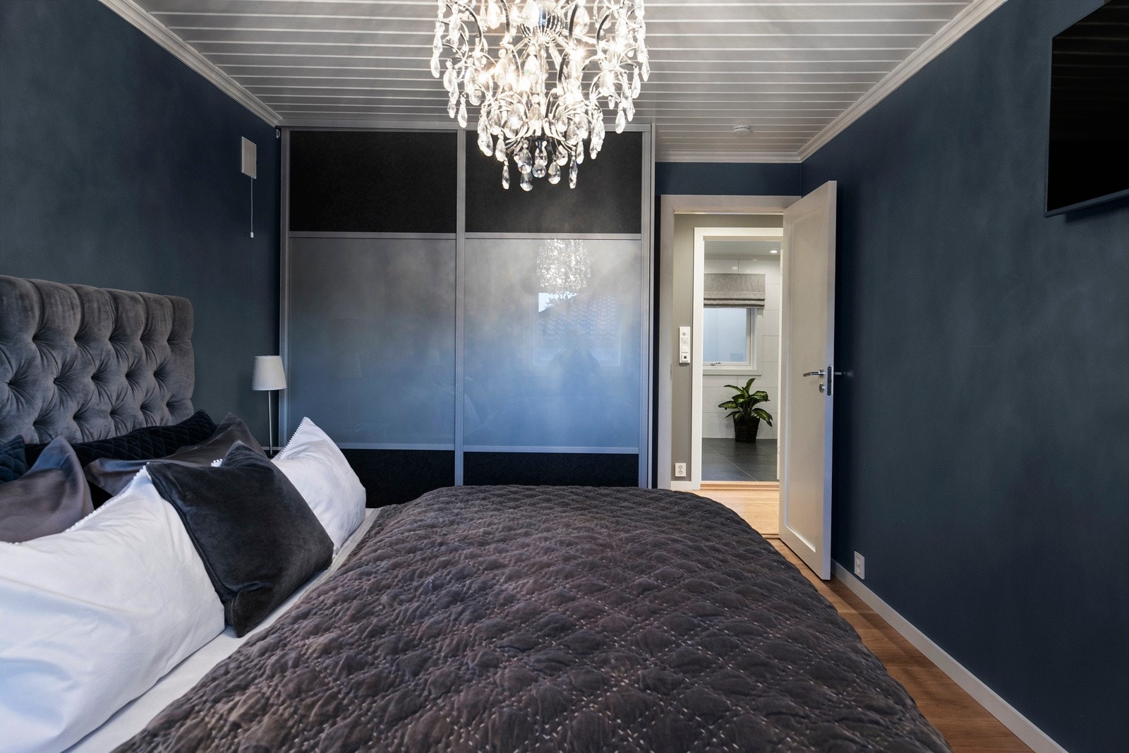 Soverom 3 med skyvedørsgarderobe Galleribilde