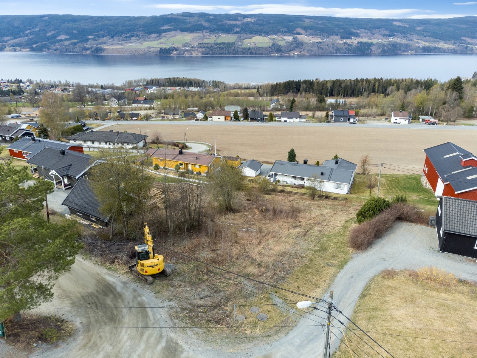 Fantastisk utsikt til Randsfjorden, barnevennlig og rolig område, med flotte solforhold. Galleribilde