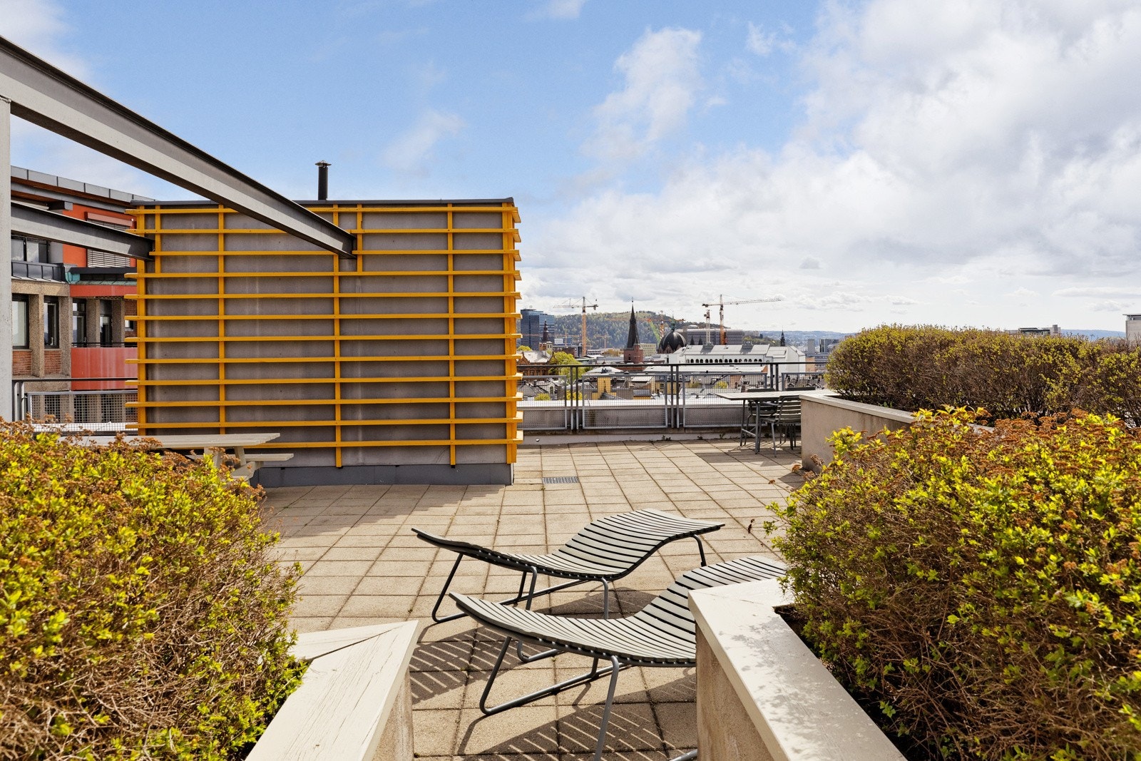 Felles solrik takterrasse Galleribilde