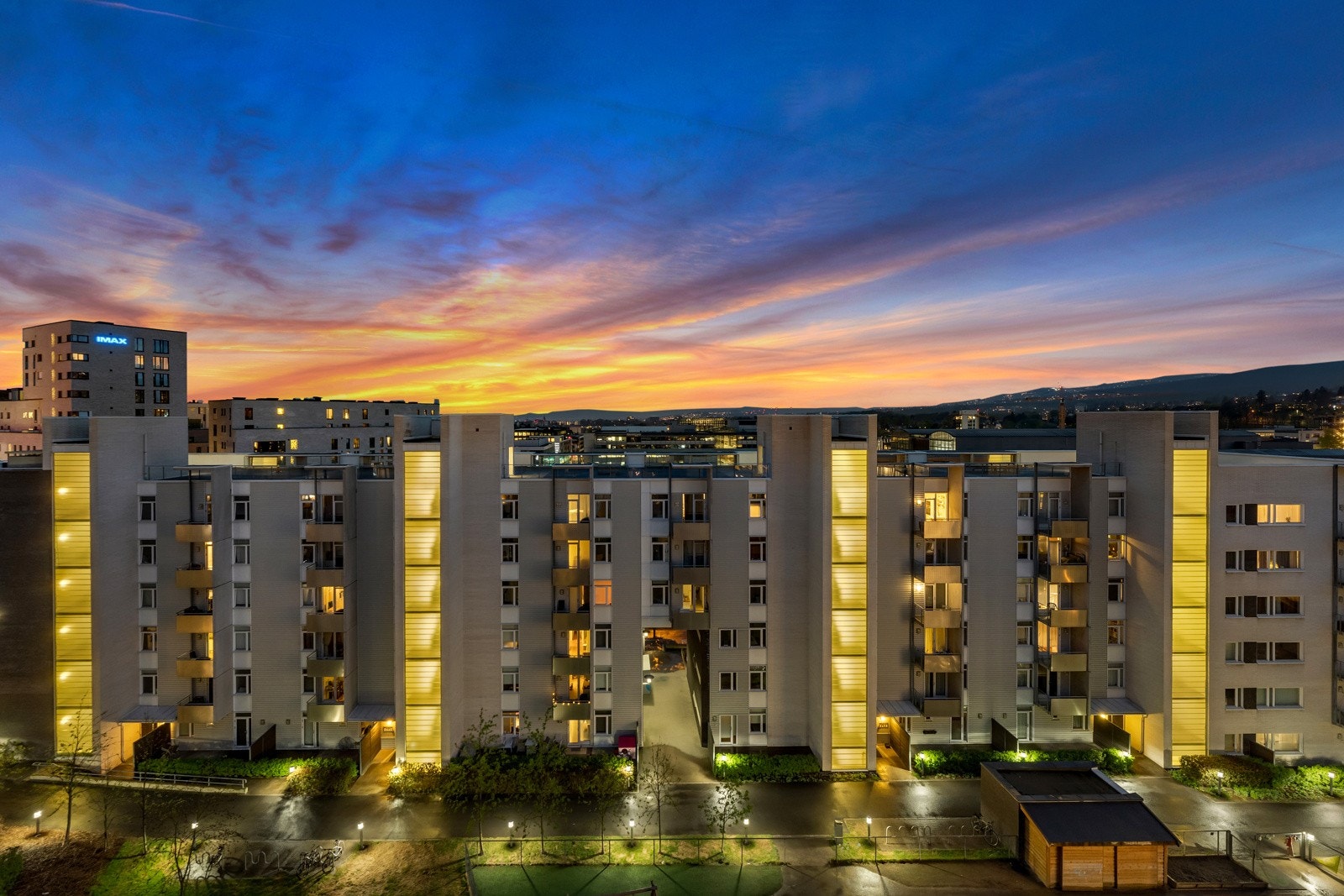 Solforholdene er utmerket og utsikten strekker seg vidt, langt over nærområdet. Galleribilde