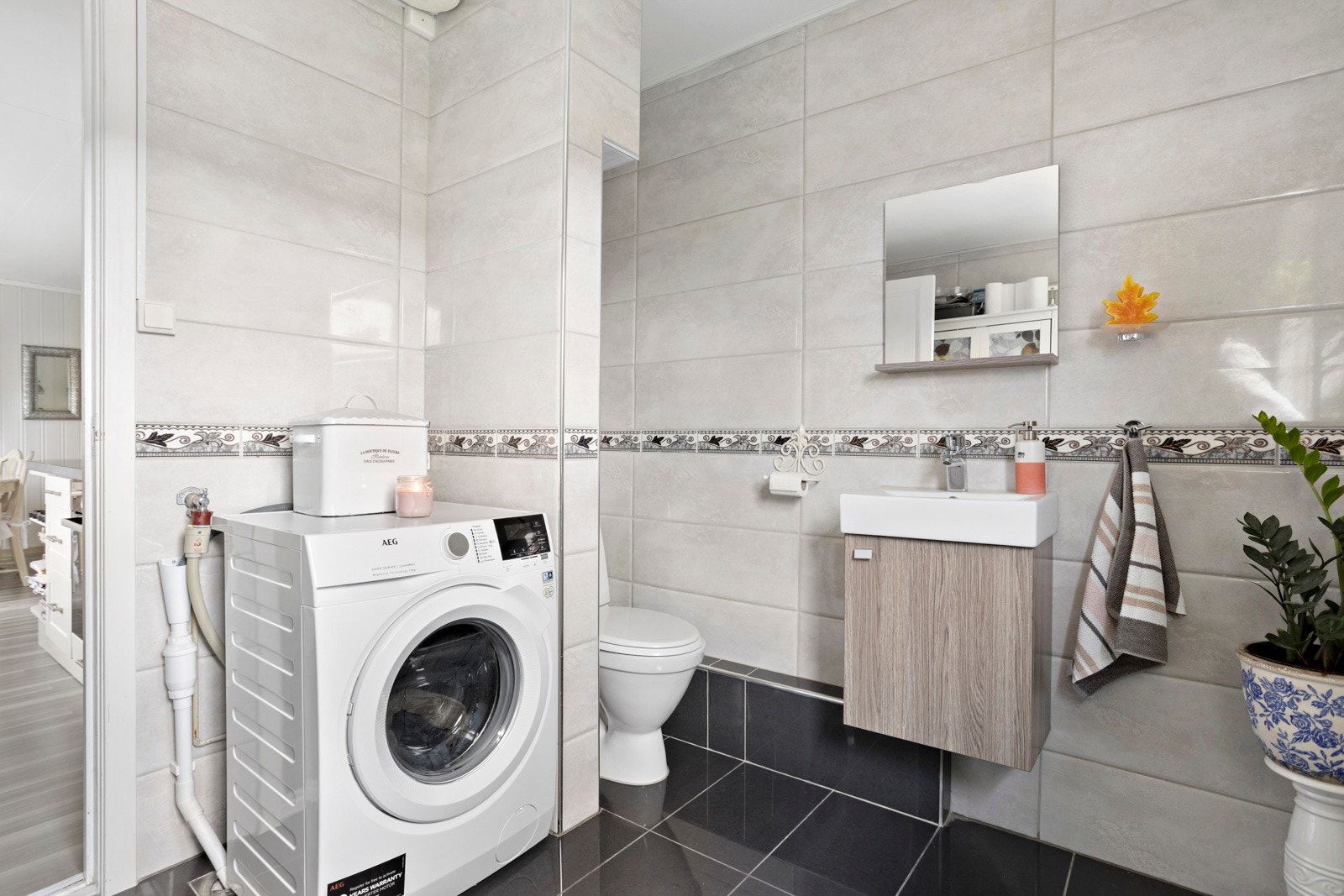 Praktisk vaskerom fra 2017 som frigjør mye plass i boligen Galleribilde
