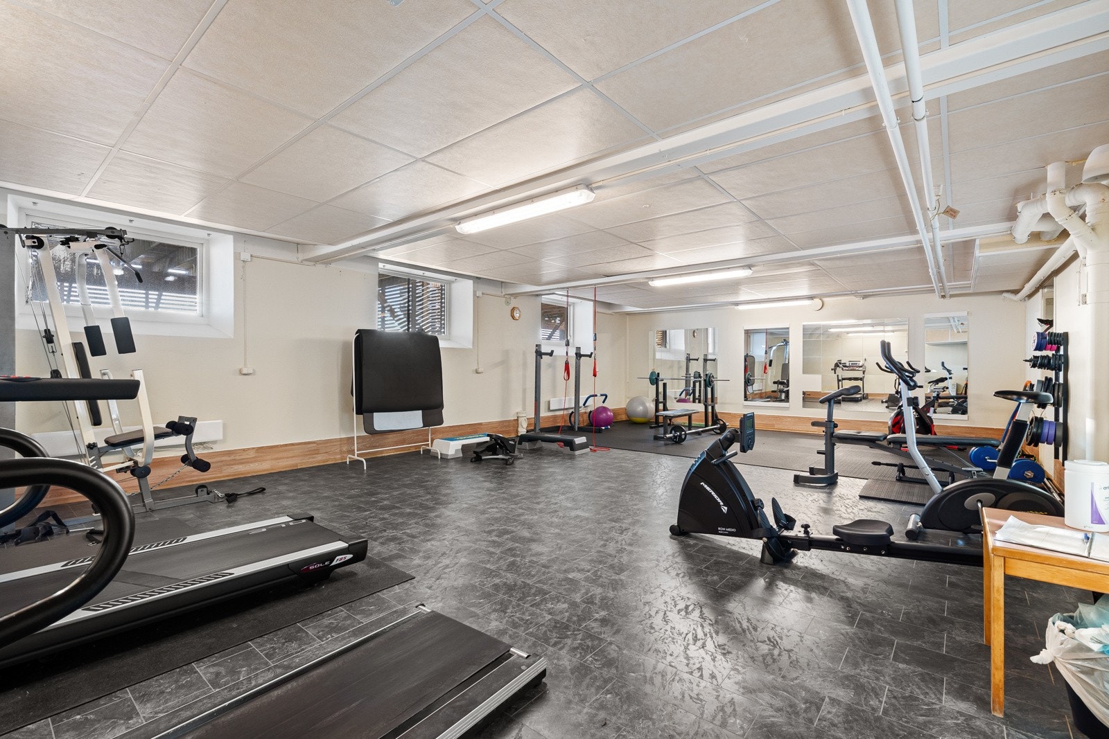 I byggets fellesarealer er det et treningsrom som kan benyttes av beboerne Galleribilde