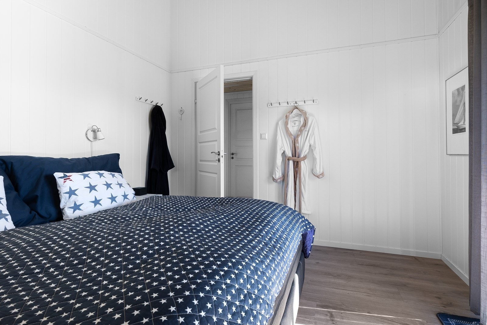 God plass til nattbord og kommoder Galleribilde