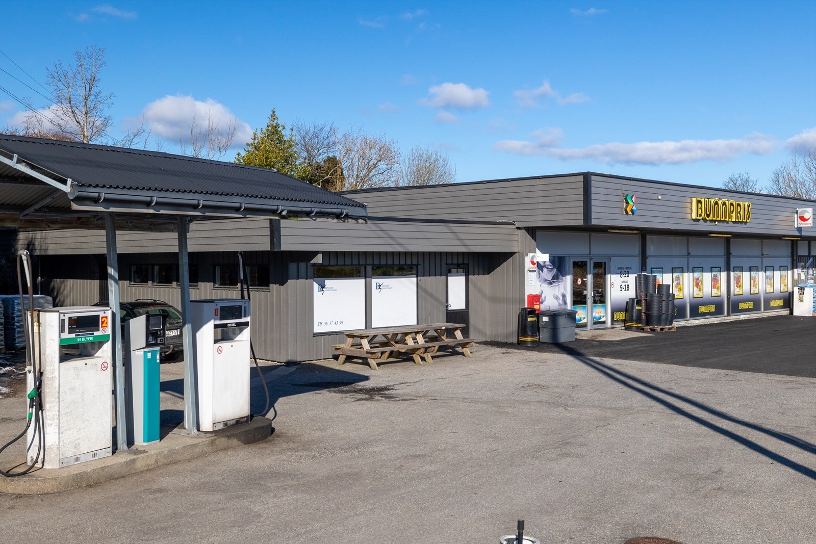 Butikk og bensin i Bøvågen Galleribilde