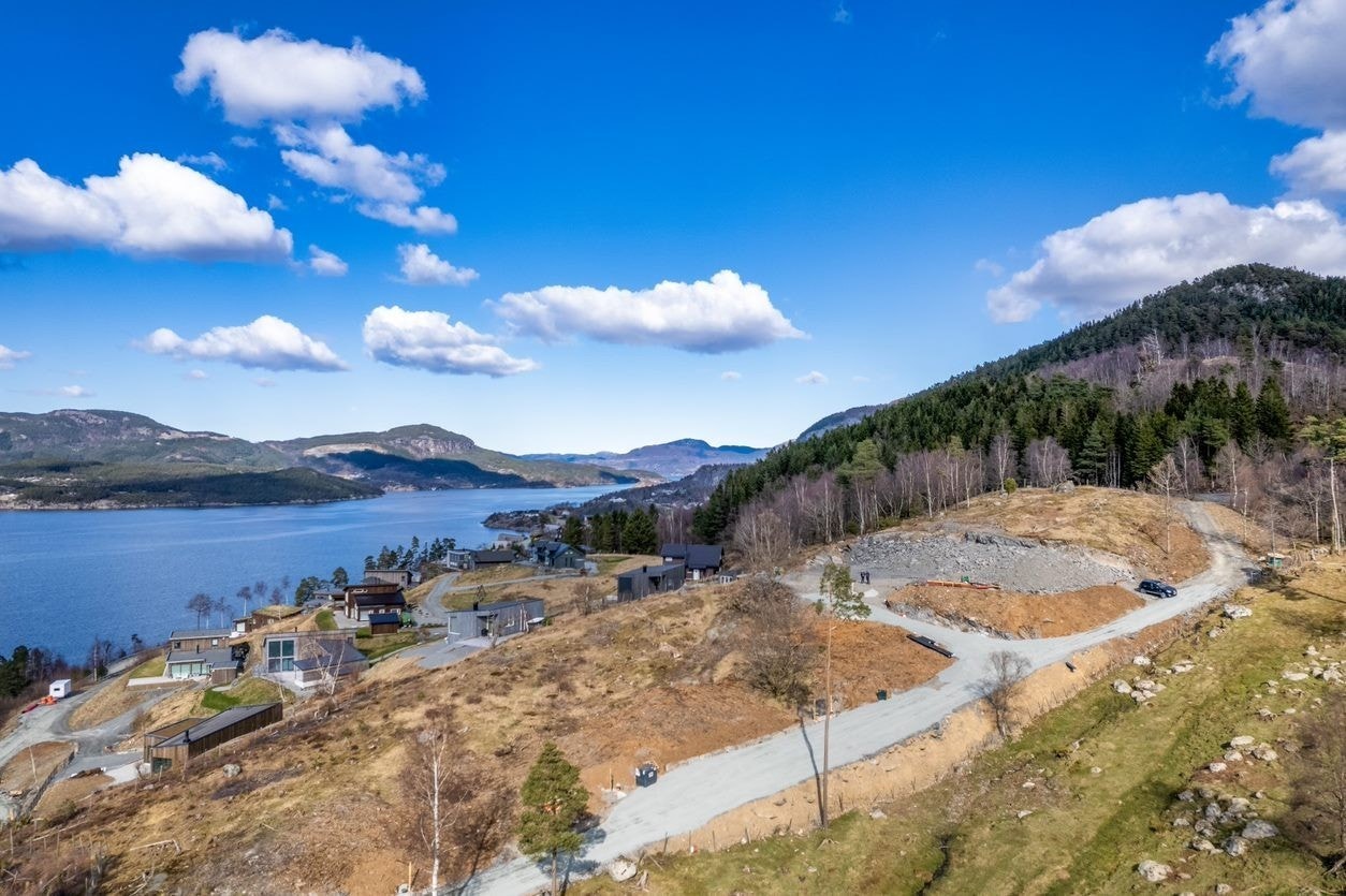 Dronebilde over tomta Galleribilde