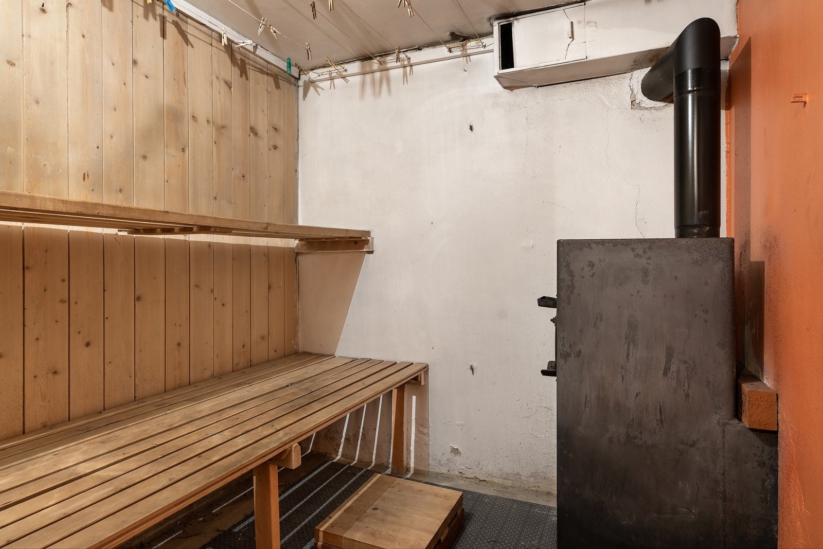 Badstue med vedfyrt badstueovn Galleribilde