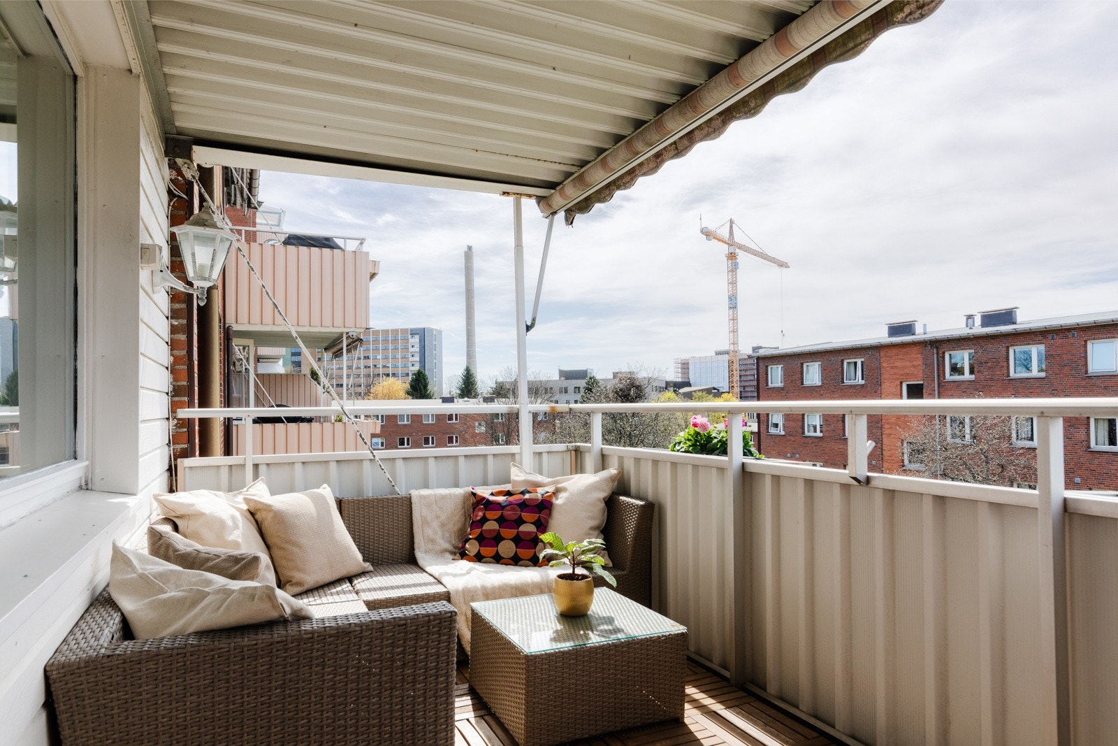 Med god plass til en gjest eller tre, er denne balkongen en innertier! Galleribilde