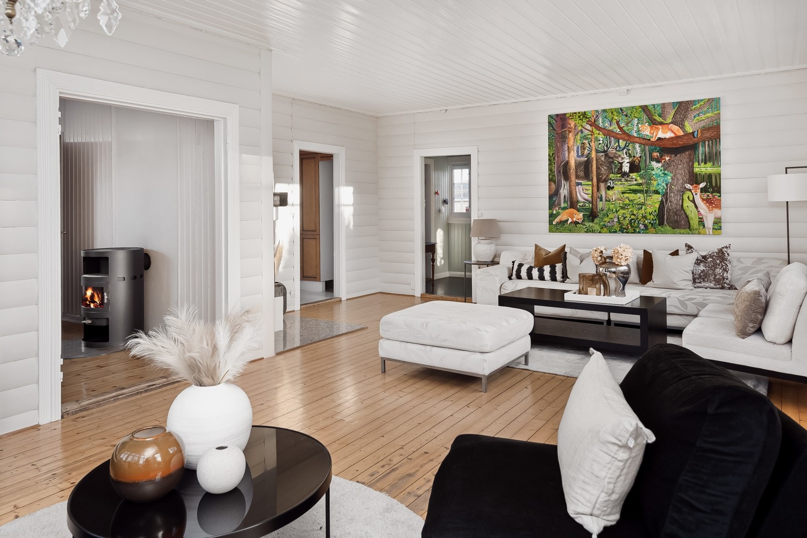 Stuen består av en spisestue på 20m² og en dagligstue på 36m². Galleribilde