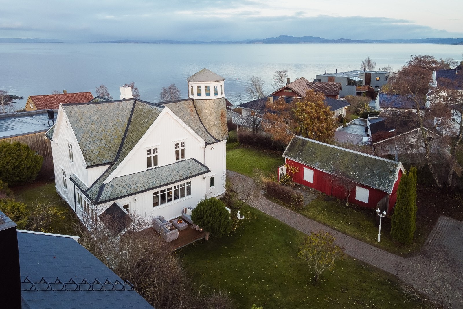 Tårnhuset i Ringvebukta - en historisk villaeiendom på Lade. Galleribilde
