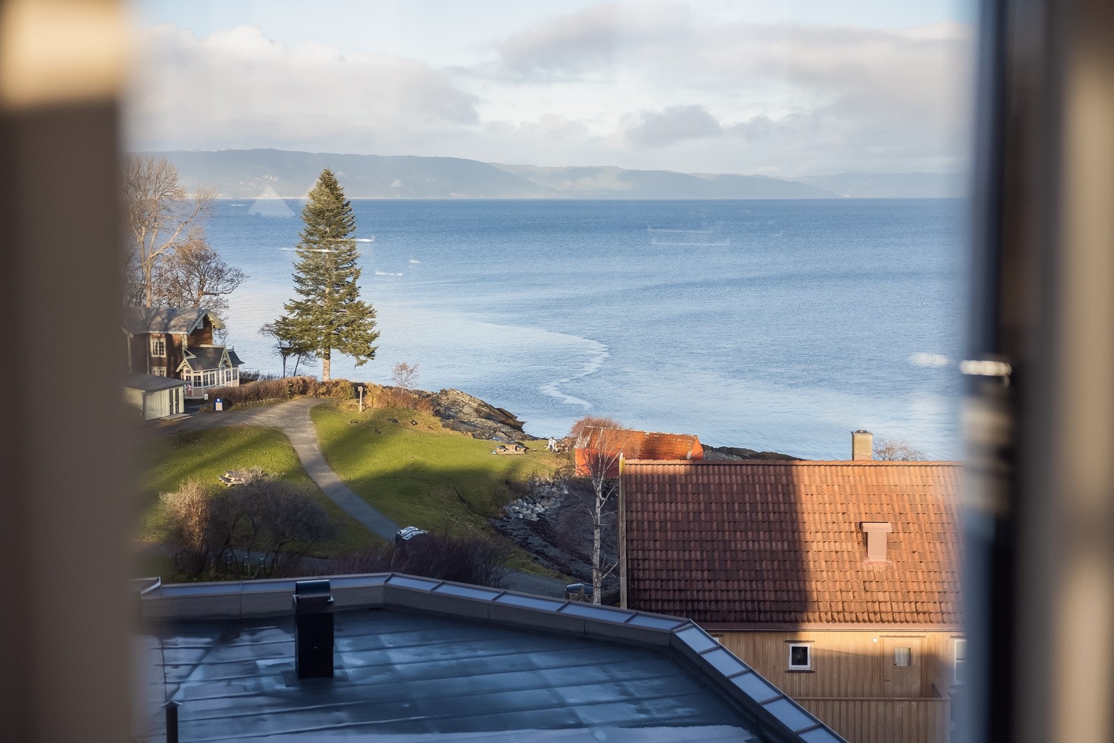 Utsikt mot Ringvebukta og sponhuset. Galleribilde