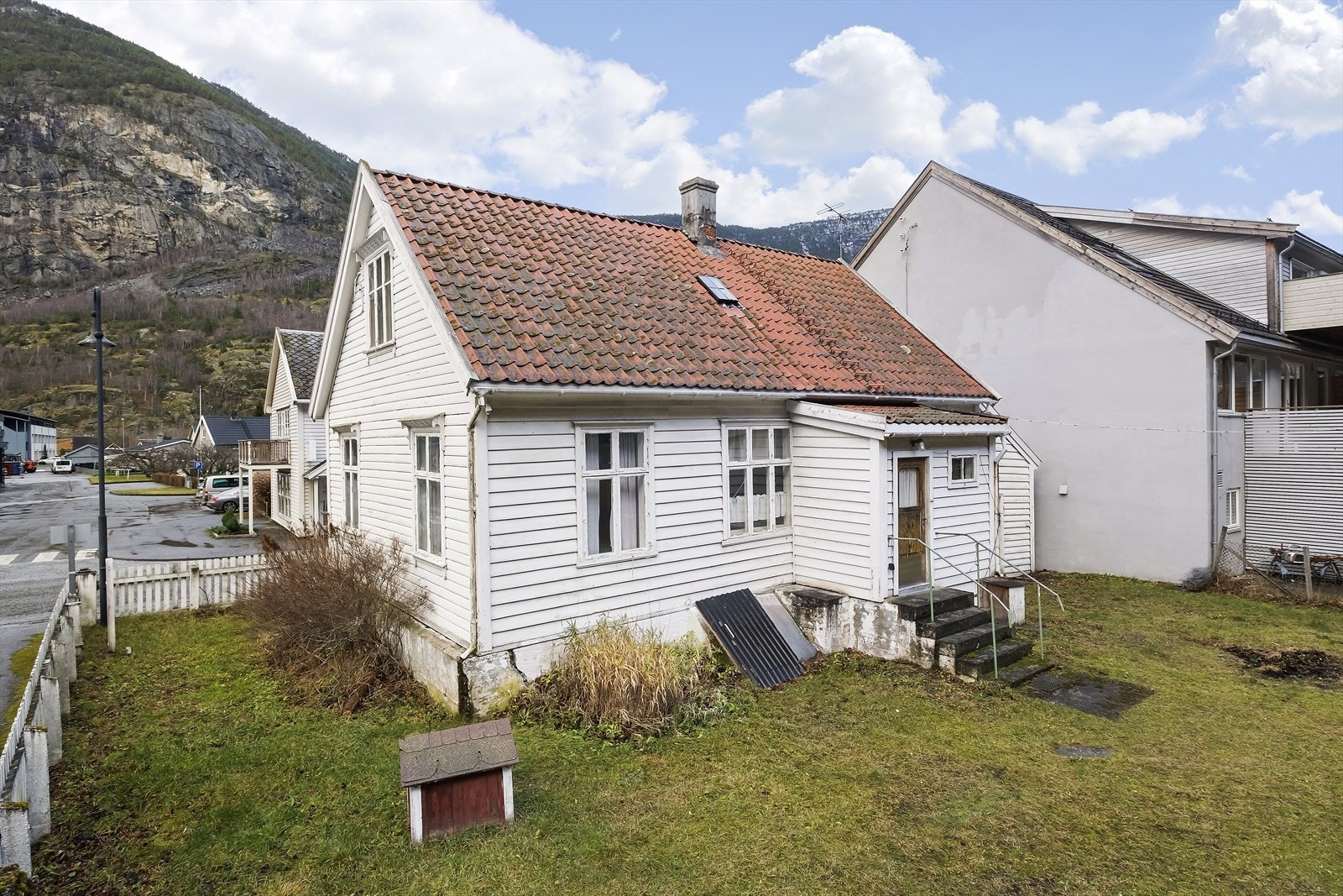 Bustaden er oppført i 1887 og er vurdert til å trenge store tiltak for vidare bruk Galleribilde