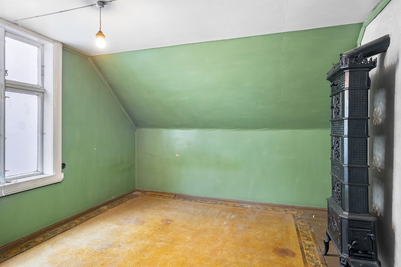 Soverom 1 i 2.etg. har også montert flott etasjeomn. Galleribilde