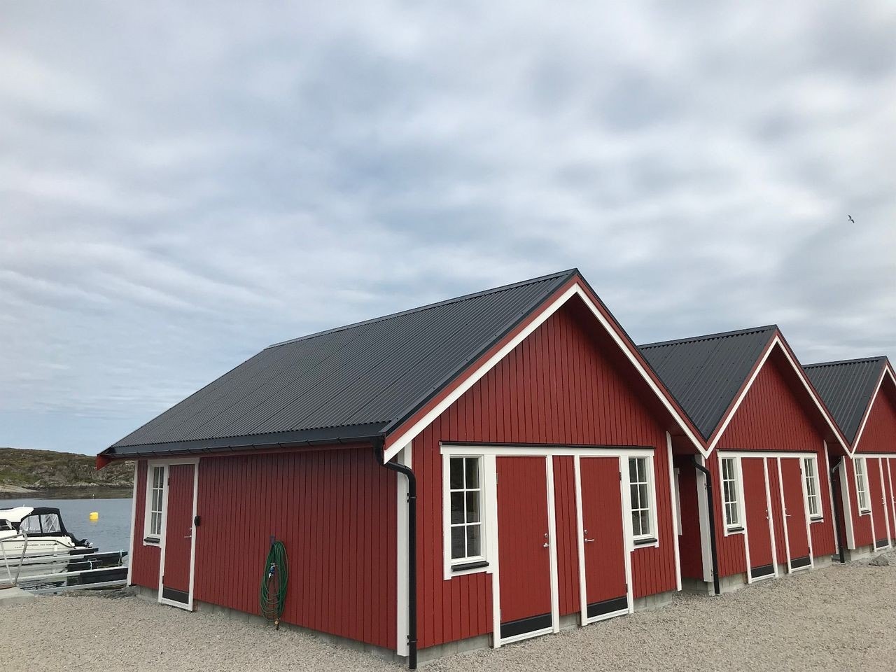 Naustboder til salgs ved marina. Galleribilde