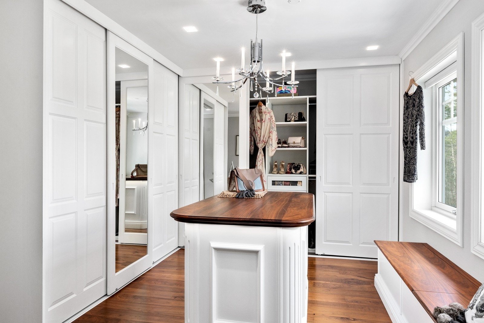 Walk-in closet Galleribilde