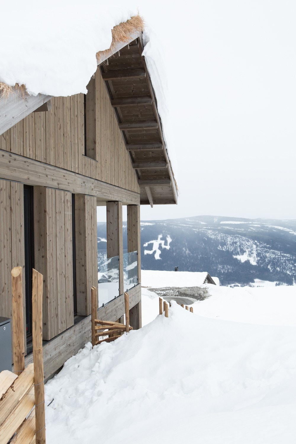 En av våre oppsatte sokkelhytter Galleribilde