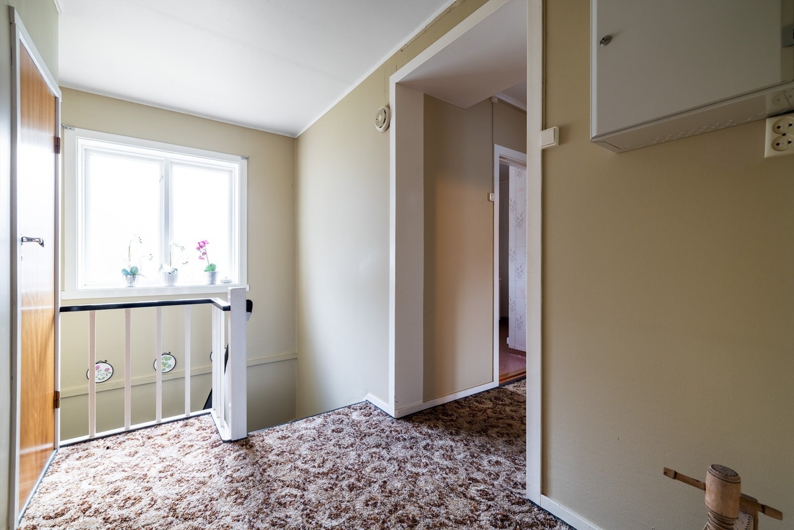 2. etg. Sikringsskap med automatsikringer, og 13 strømkurser i gangen. Galleribilde