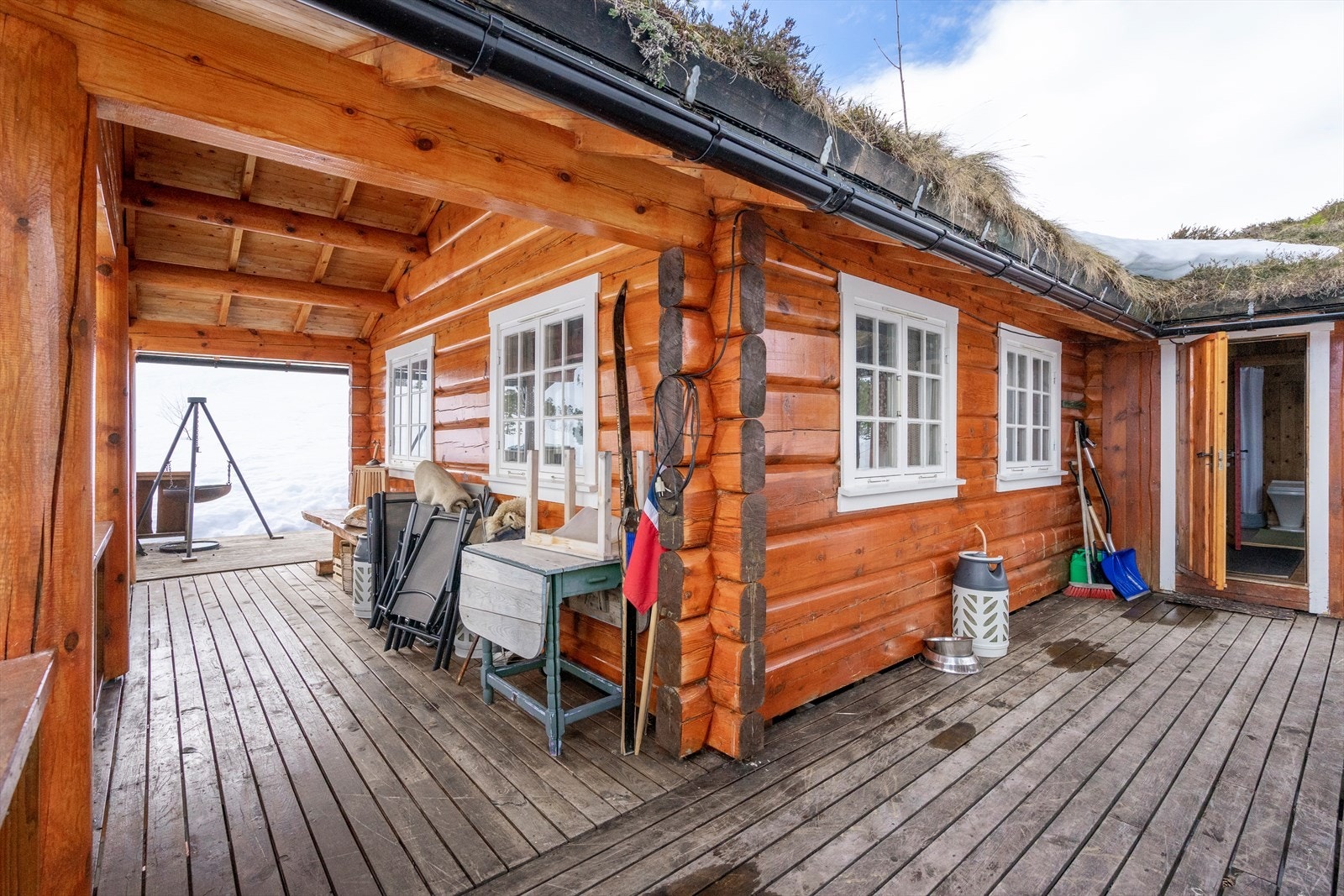 Veranda og inngangsparti Galleribilde