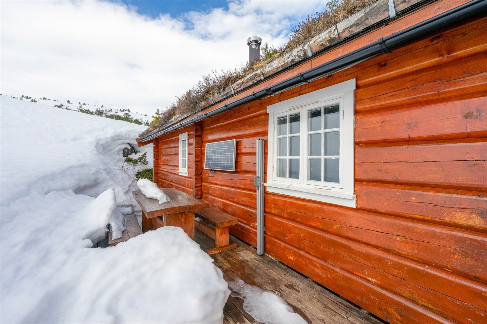 Terrasse. Solcellepanelet har nyere batteri Galleribilde