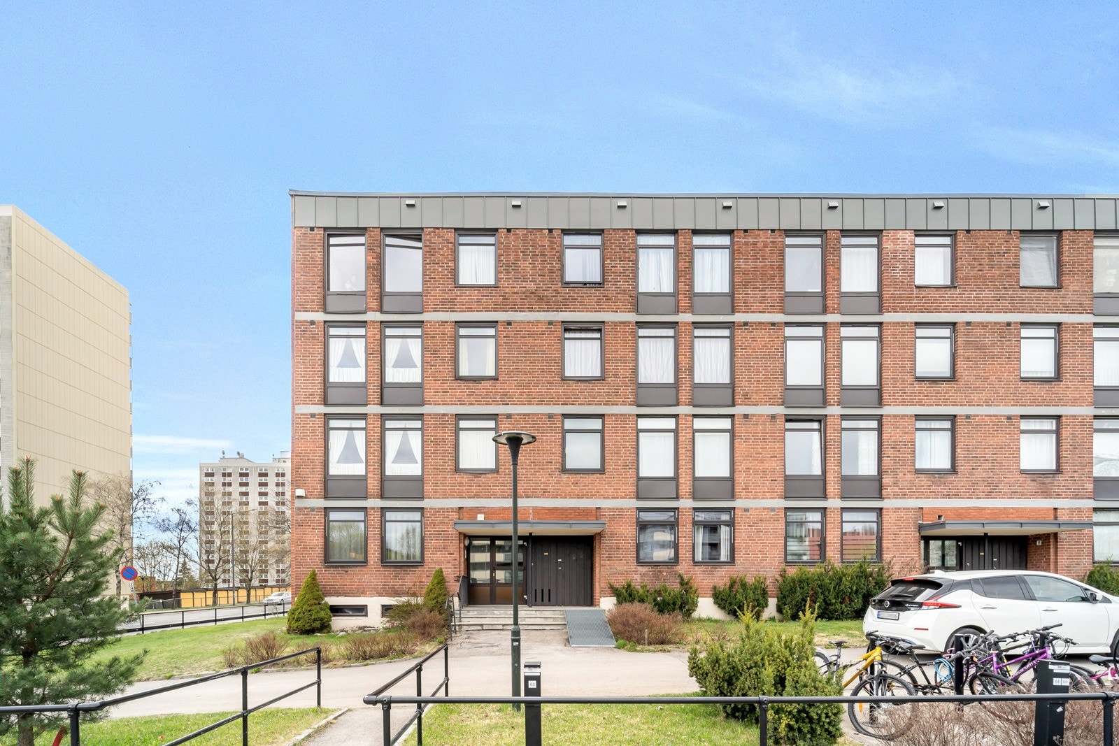 Leiligheten ligger i byggets 1. etasje. Galleribilde
