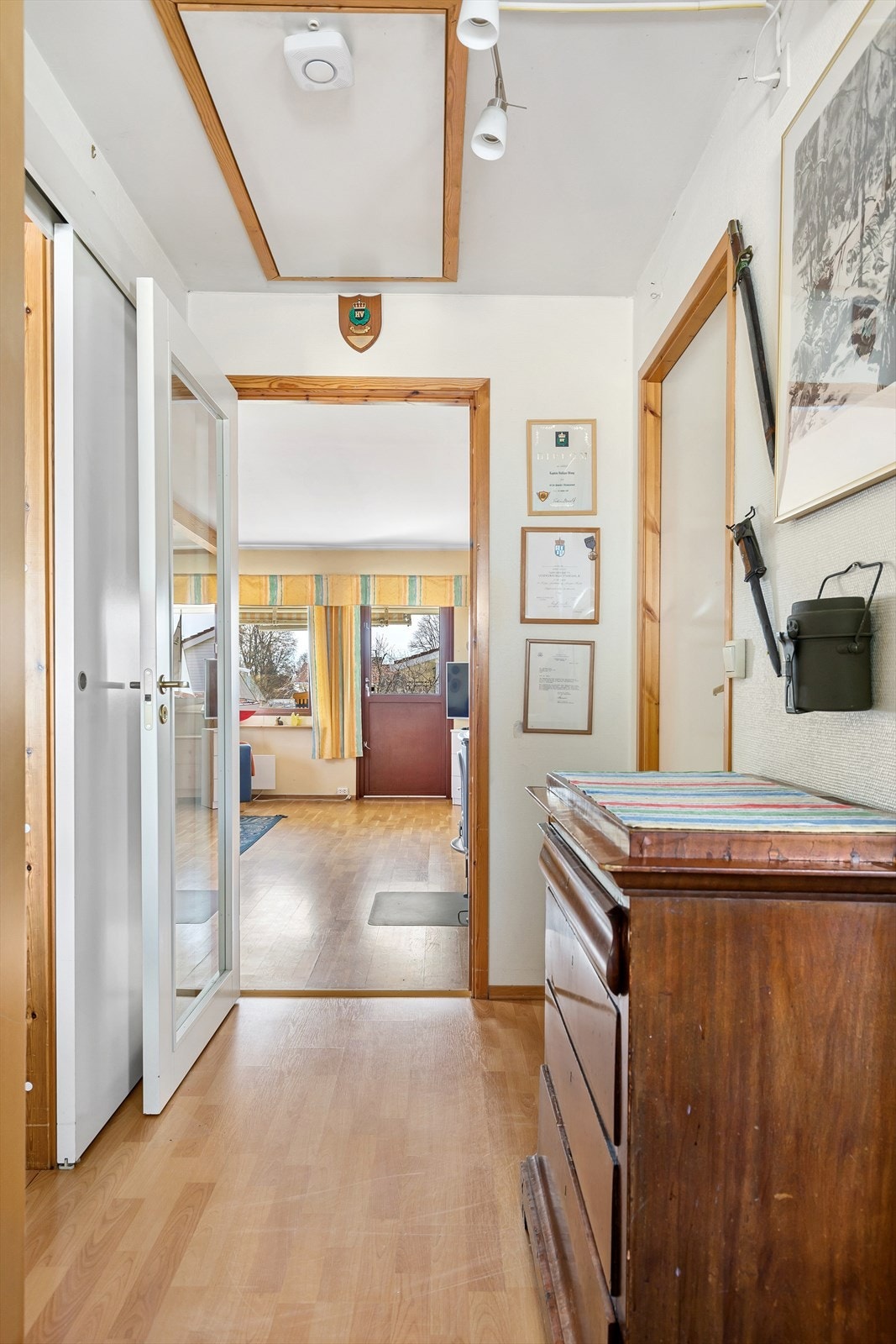 Fra entréen er det tilgang til lagringsloft via luke og stige Galleribilde