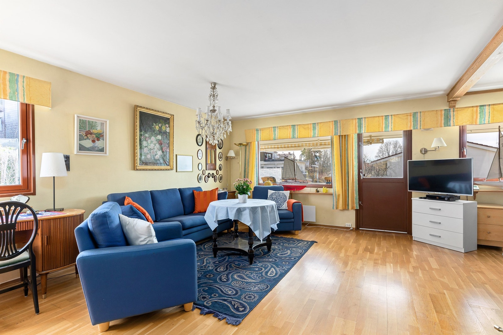 Fra stuen er det utgang til sydvendt balkong Galleribilde