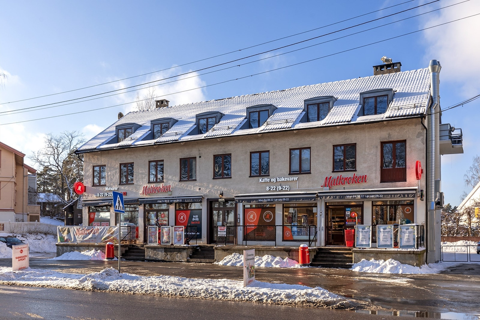 Matkroken er en kort kjøretur unna, her har de også kaffe og ferske bakevarer Galleribilde