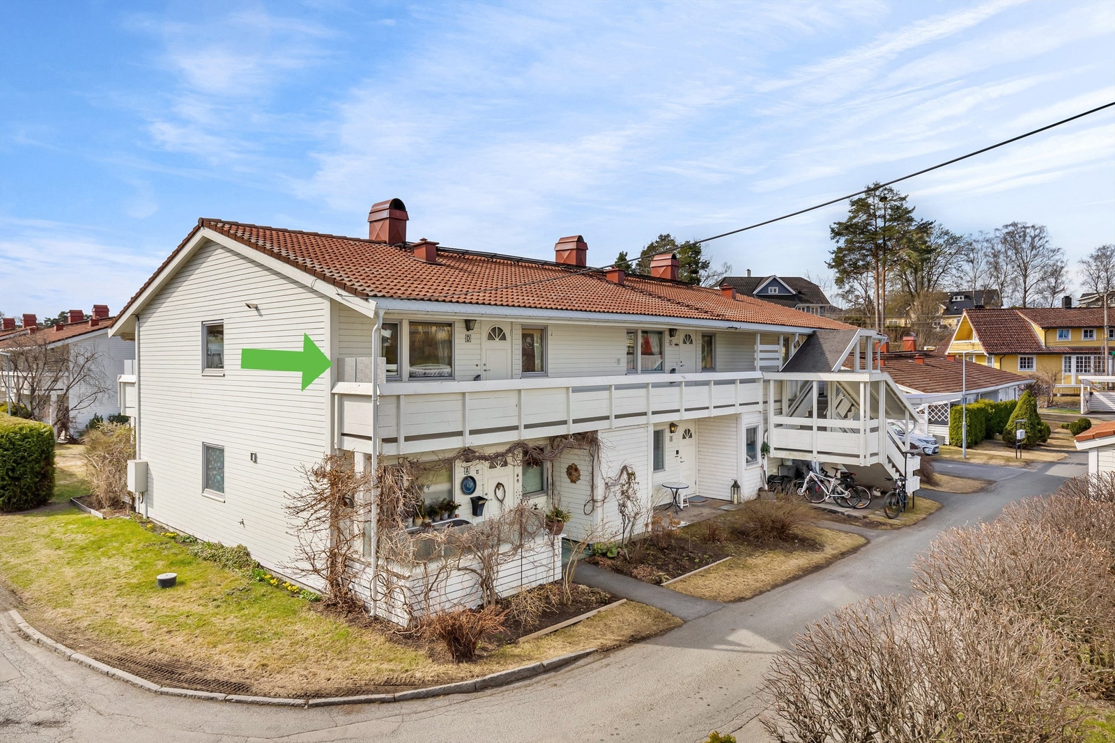 Leiligheten har en fin intern beliggenhet på enden av bygget i 2. etasje Galleribilde